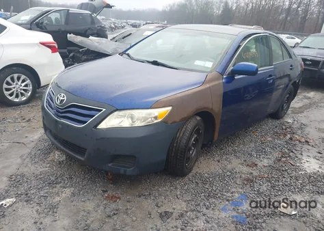 2010 Toyota Camry Le z USA, uszkodzony, nr VIN 4T1BF3EK4AU557275